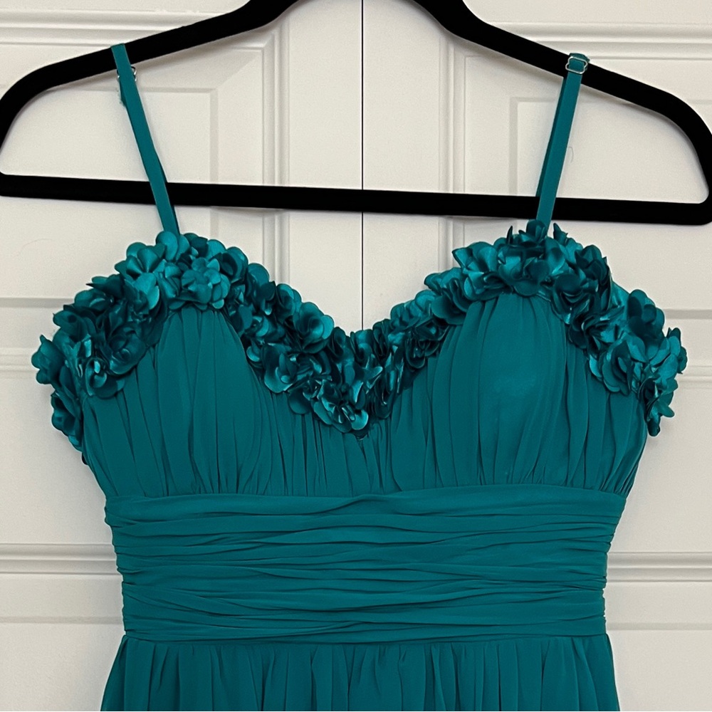 Teal Sleeveless Dress with Floral Accents - Picture 2 of 4